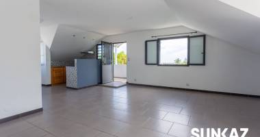 a louer saint pierre- appt f4  (haut de villa) de 95 m²  - loyer 1 281  cc- dispo de suite