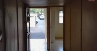 2 bureau 40 m2 + hall d'entrée + sas + wc et salle d'eau
